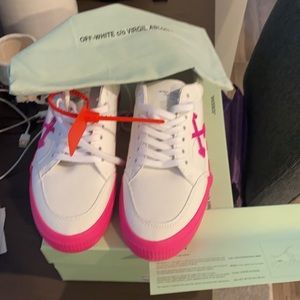 authentic Off-White canvas white, fuchsia NEW